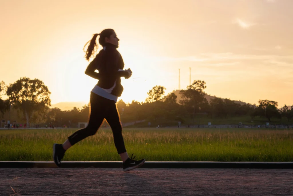 Running for Weight Loss: The Beginner’s Guide to Jogging Without Getting Hurt Beginner woman jogging outdoors for weight loss and fitness